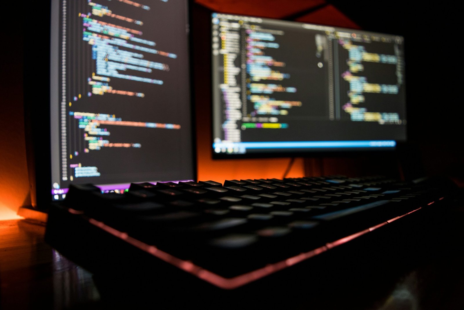 Custom software is positioned as a better alternative to off-the-shelf products because it can be tailored to business processes, scale with growth, and integrate seamlessly with existing systems. The article also highlights Juna Technologies’ custom development services, including enterprise software, mobile apps, AI integration, automation, CRM and ERP systems, cloud applications, and ongoing support.